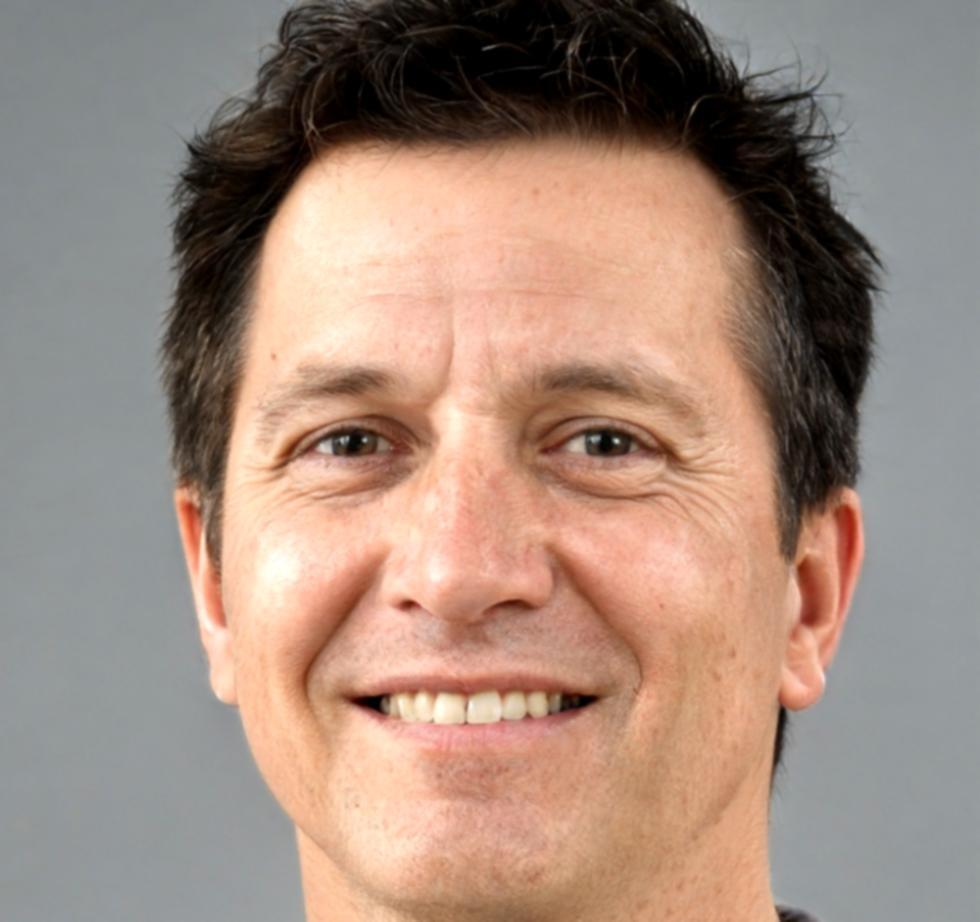 Retrato profesional de Guillem Botella, especialista en finanzas corporativas